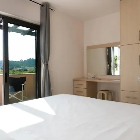Semi Detached Located In - Zakynthos * Tsilivi (Zakynthos)